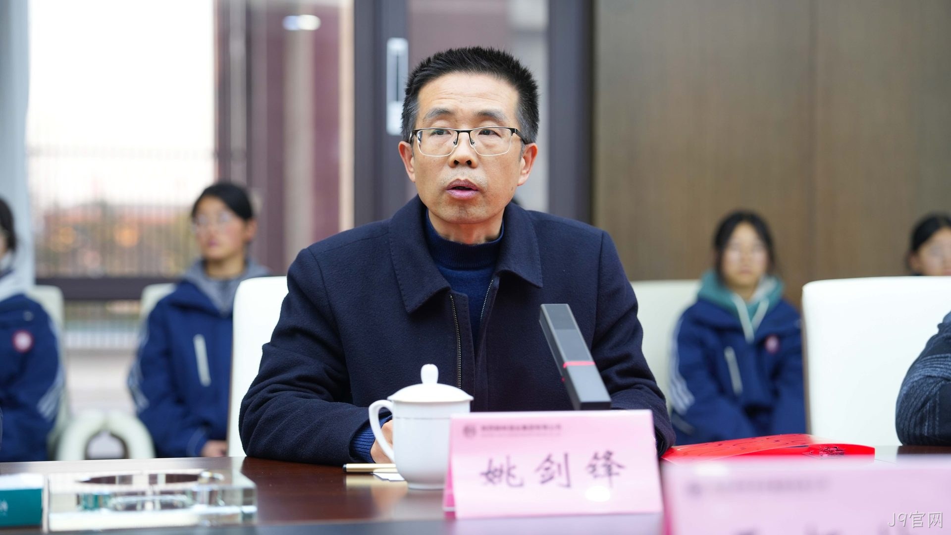 8 8